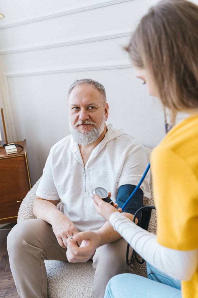 Comment choisir une mutuelle senior adaptée à ses besoins